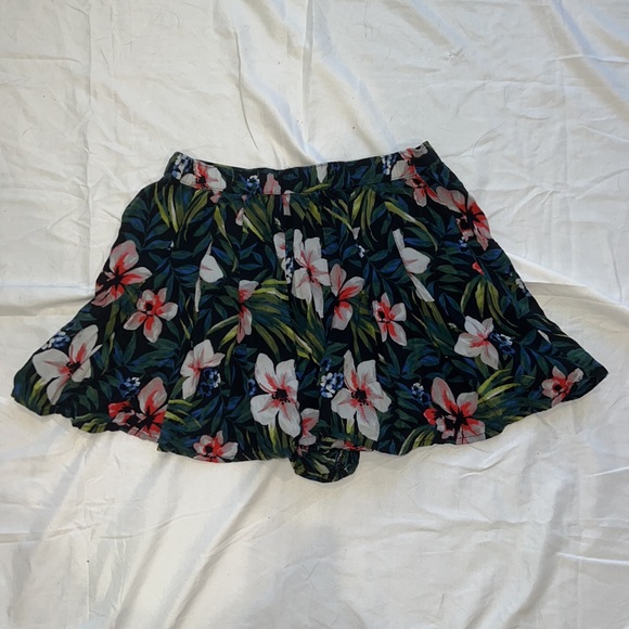 Floral Shorts - Picture 2 of 2